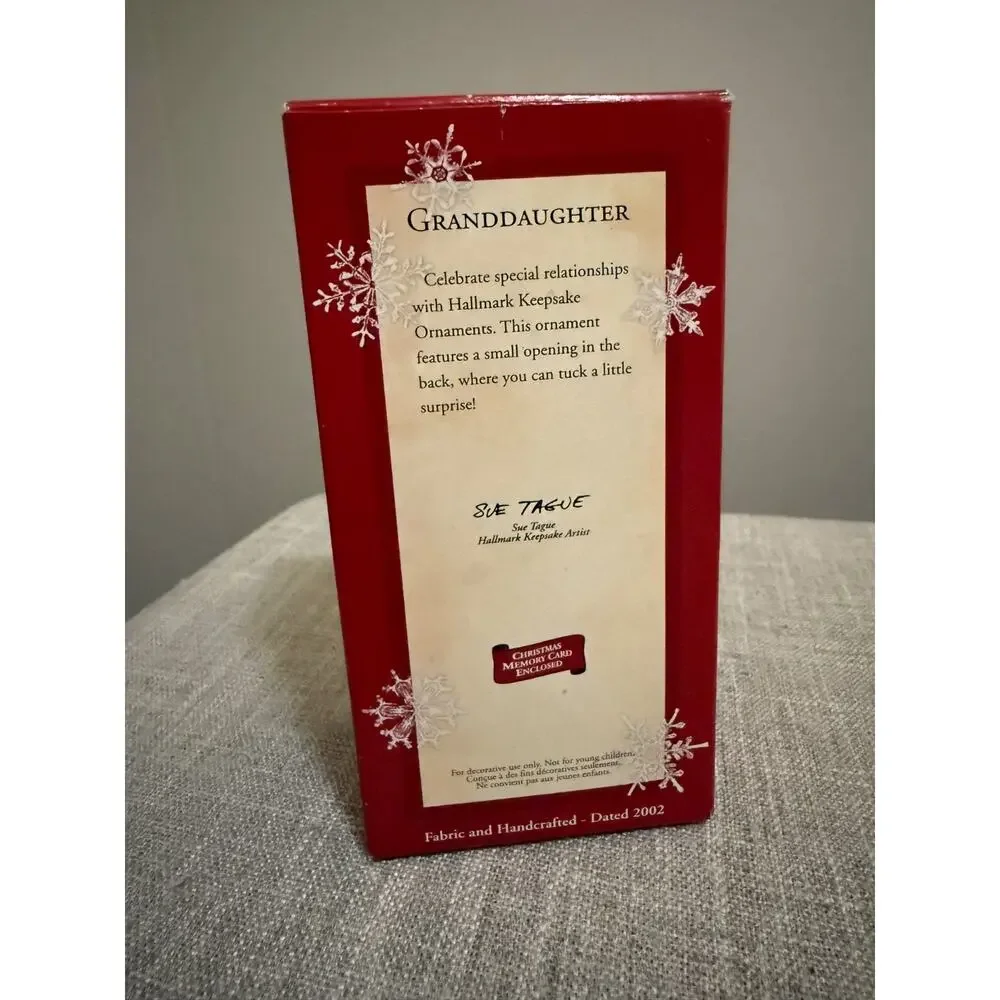 🎄Hallmark Keepsake Ornament Granddaughter 2002 Plush Bear Sue Tague Box & Card